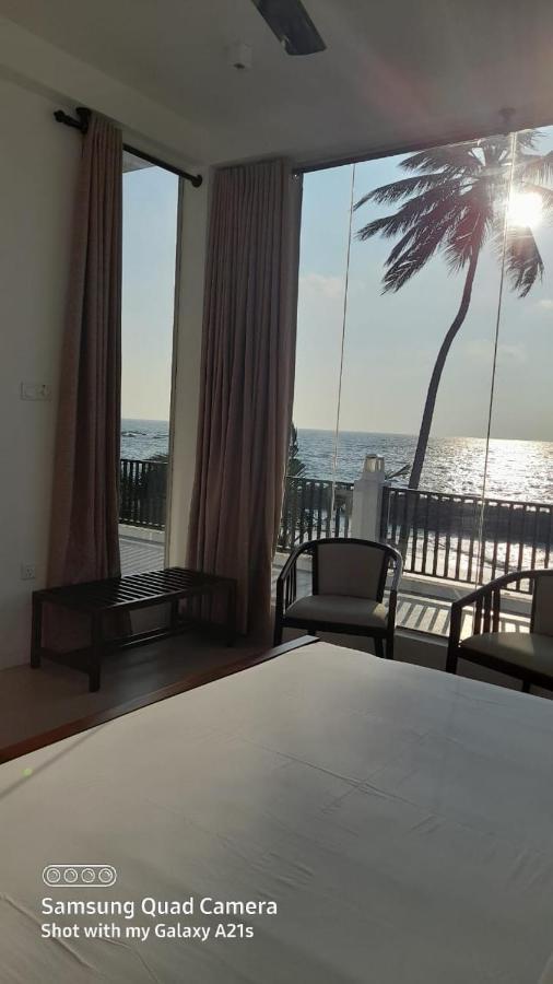 White Sand Villa - Beach Front Hikkaduwa Exterior photo